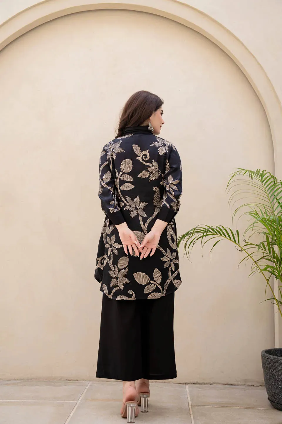 ELEGANT BLACK FLORAL EMBROIDERED KURTA WITH MATCHING PALAZZO SET