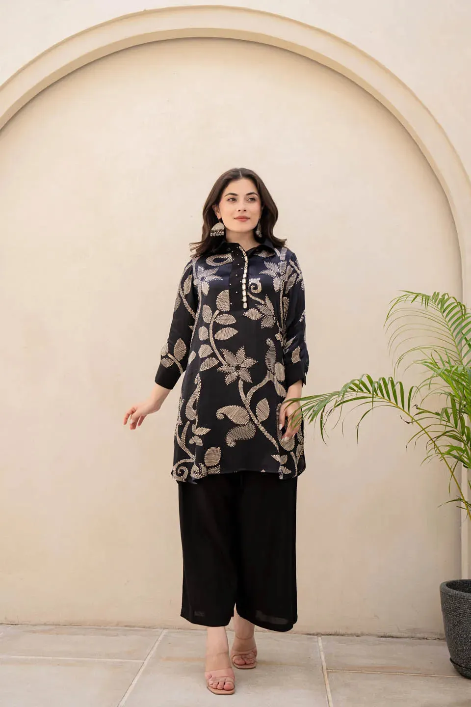 ELEGANT BLACK FLORAL EMBROIDERED KURTA WITH MATCHING PALAZZO SET