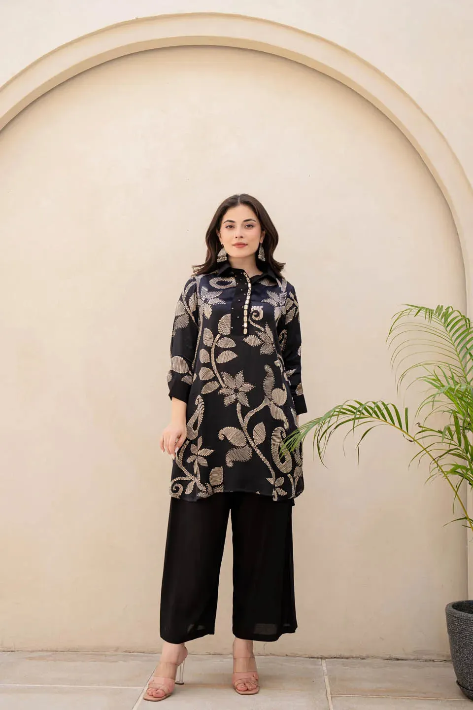ELEGANT BLACK FLORAL EMBROIDERED KURTA WITH MATCHING PALAZZO SET