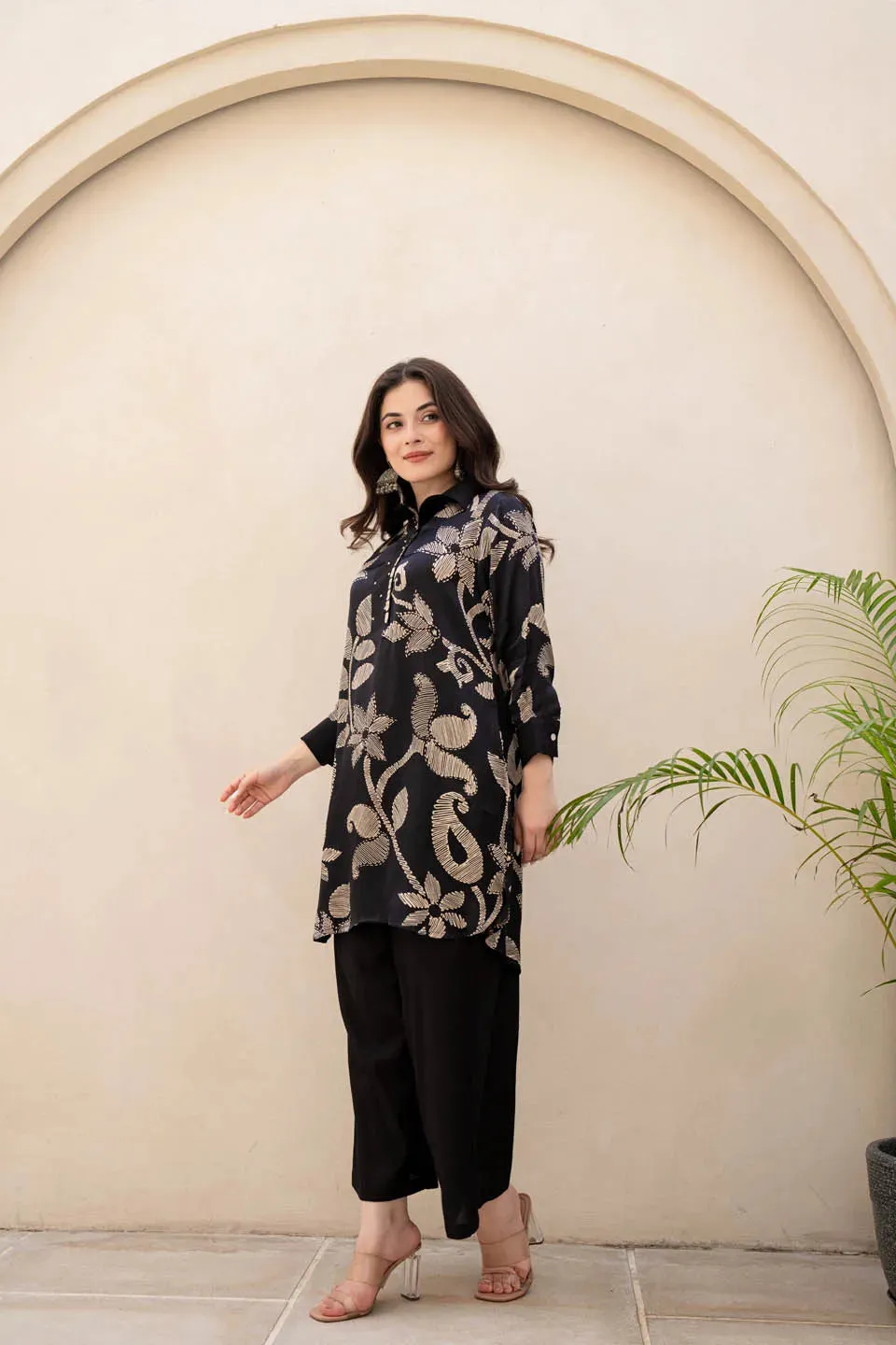 ELEGANT BLACK FLORAL EMBROIDERED KURTA WITH MATCHING PALAZZO SET
