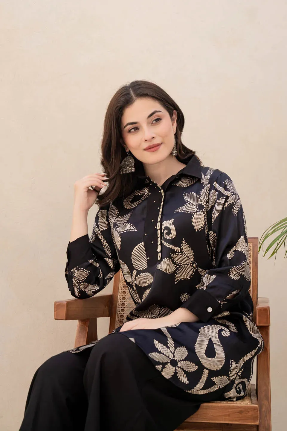 ELEGANT BLACK FLORAL EMBROIDERED KURTA WITH MATCHING PALAZZO SET